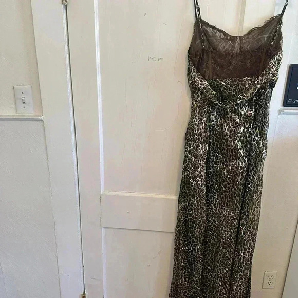 DUNDAS x REVOLVE Williamsburg Maxi Dress in Green Leopard Size L - Picture 5 of 8